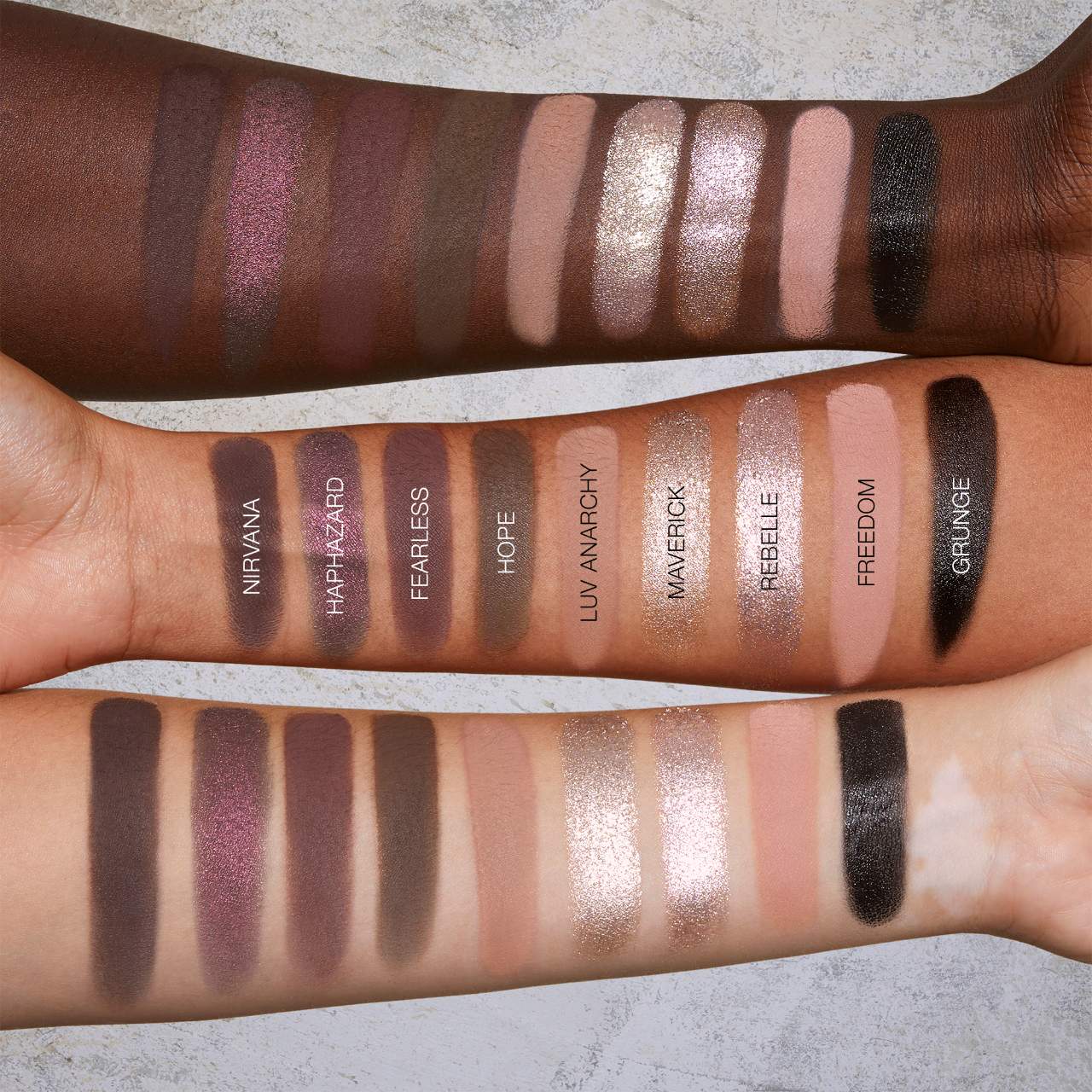  HUDA BEAUTY  Pretty Grunge Eyeshadow Palette
