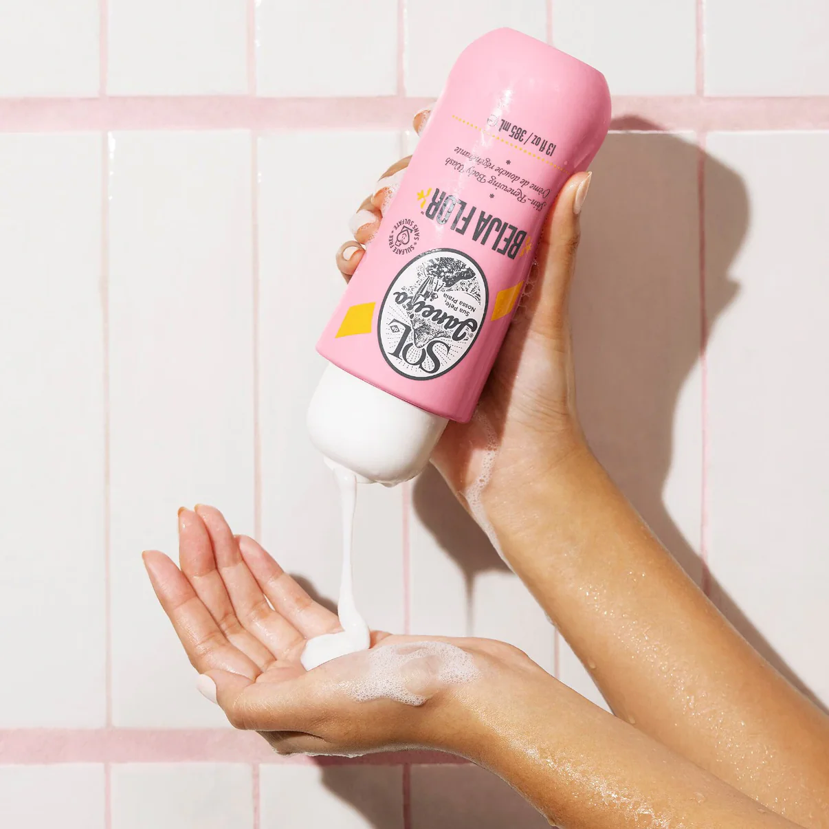 Sol de Janeiro Beija Flor™️ Renewing Body Wash Size: 13 oz / 385 mL